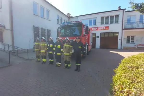 Interwencja OSP Sidra w Biernikach – usuwanie gniazda owadów błonkoskrzydłych