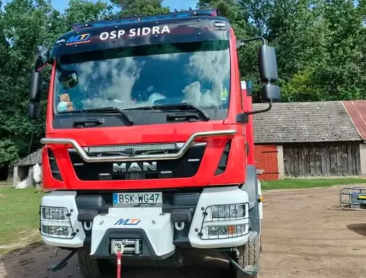Interwencja OSP Sidra w Ogrodnikach – usuwanie gniazda owadów błonkoskrzydłych