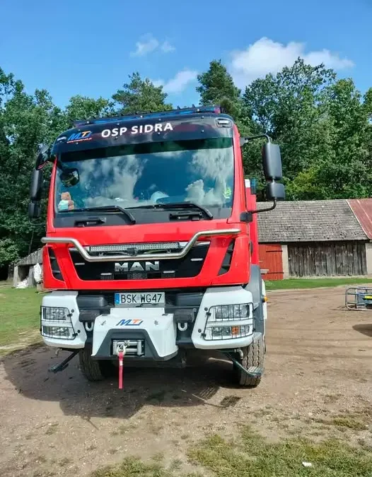 Interwencja OSP Sidra w Ogrodnikach – usuwanie gniazda owadów błonkoskrzydłych