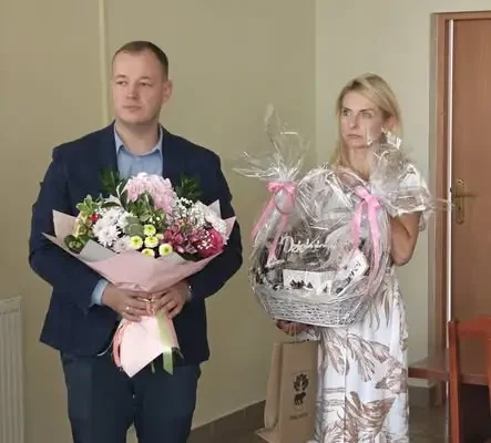 Pożegnanie wieloletniej dyrektor szkoły w Białousach podczas sesji rady gminy
