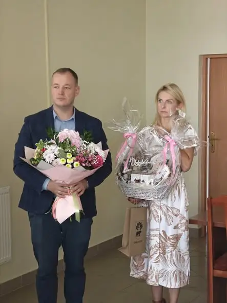 Pożegnanie wieloletniej dyrektor szkoły w Białousach podczas sesji rady gminy