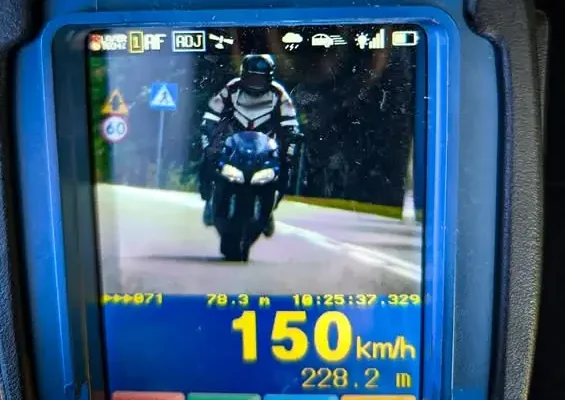 40-latek pędził 150 km/h w strefie 60 – stracił mandat i punkty