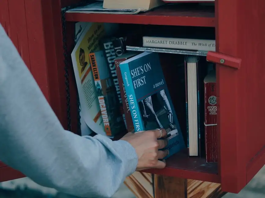 Bookcrossing w Sokółce: „Twarzą w twarz z diabłem” – historia modelki, która odnalazła duchową drogę