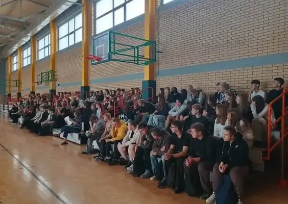 Dzień Adaptacyjno-Integracyjny w liceum w Dąbrowie – pierwszoklasiści poznali szkołę