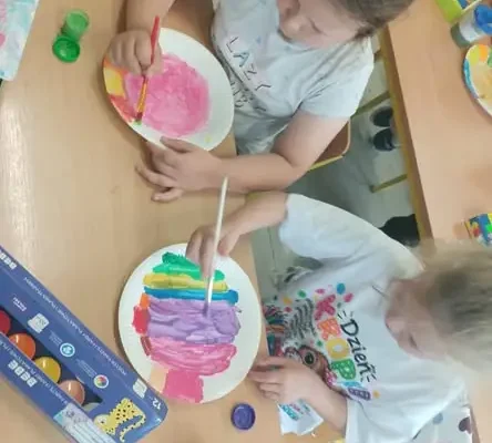 Dzień Kropki w klasie 1 – uczniowie odkrywali swoje talenty