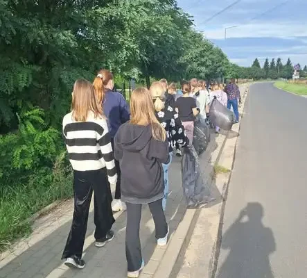 Światowy Dzień Sprzątania w Szkole w Sokolnikach – „SOS dla wody!”