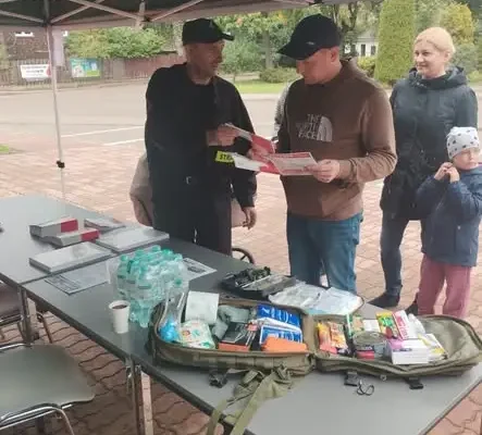 Trening syren alarmowych i nauka pakowania plecaka ewakuacyjnego w Gminie Sidra