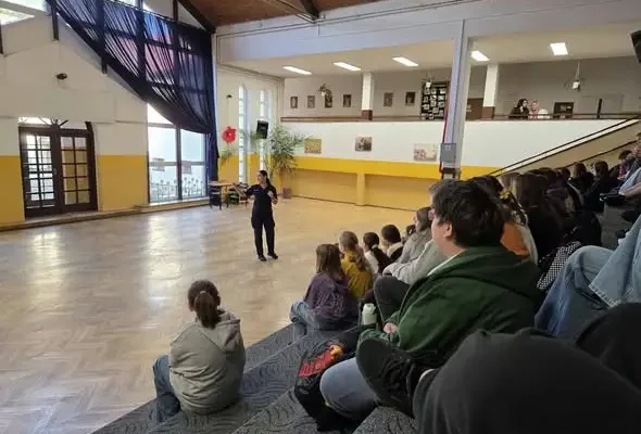 Szkoła stawia na bezpieczeństwo w sieci – dzień pełen edukacji i pomarańczowych akcentów