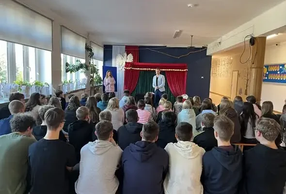 Teatr Magiczna Scena uczył dzieci z Kuźnicy, jak radzić sobie z presją i emocjami