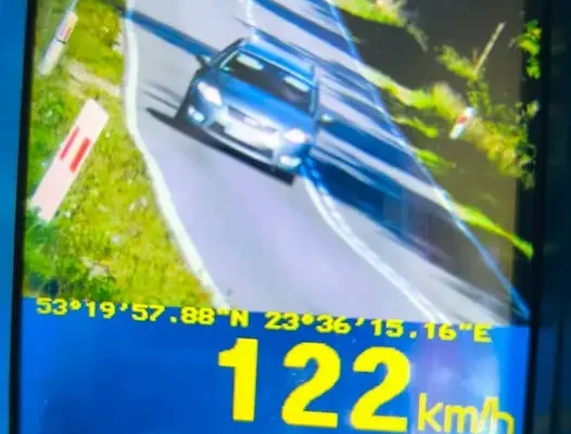 122 km/h w terenie zabudowanym – kierowca Forda stracił prawo jazdy
