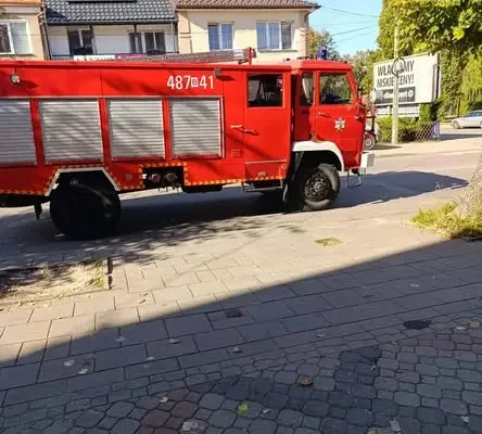 Wypadek na ul. 3 Maja w Dąbrowie Białostockiej – interweniowały służby ratunkowe