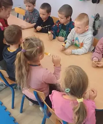 Smakowanie jesieni w przedszkolu – owocowy dzień pełen wrażeń