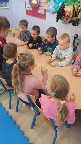 Smakowanie jesieni w przedszkolu – owocowy dzień pełen wrażeń
