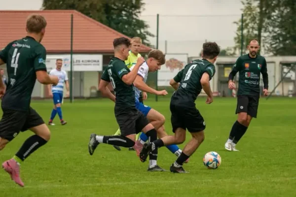 Mecz na szczycie: lider GKS Grabówka podejmuje wyzwanie. Zapowiedź spotkania