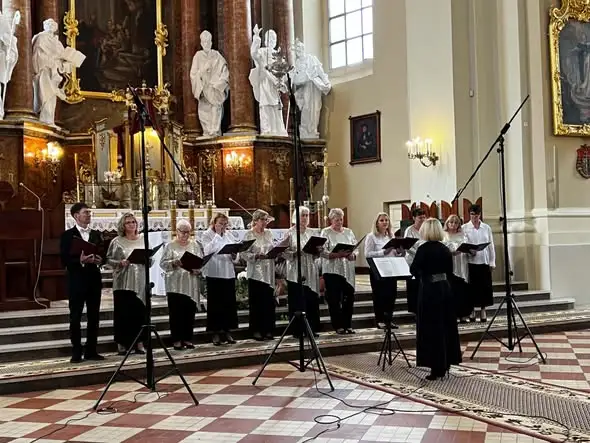 Dzień Seniora w Różanymstoku – chór z Krynek zaśpiewał dla Matki Bożej
