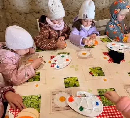 Przedszkolaki z Sokolnik odwiedziły Wiejskie Podwórko w Poniatówku