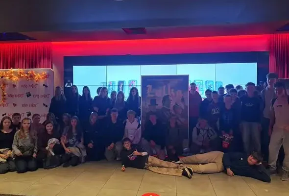 Uczniowie klas VII i VIII z wizytą w kinie Helios na filmie „Lalka”