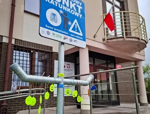 Odblaskowy Punkt Ratunkowy przed komendą w Sokółce – akcja trwa do 3 listopada