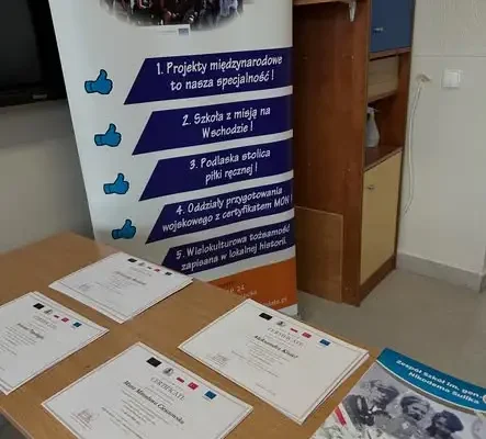 Erasmus+ w Dąbrowie Białostockiej: certyfikaty dla uczniów i nauczycieli z Turcji