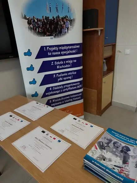 Erasmus+ w Dąbrowie Białostockiej: certyfikaty dla uczniów i nauczycieli z Turcji